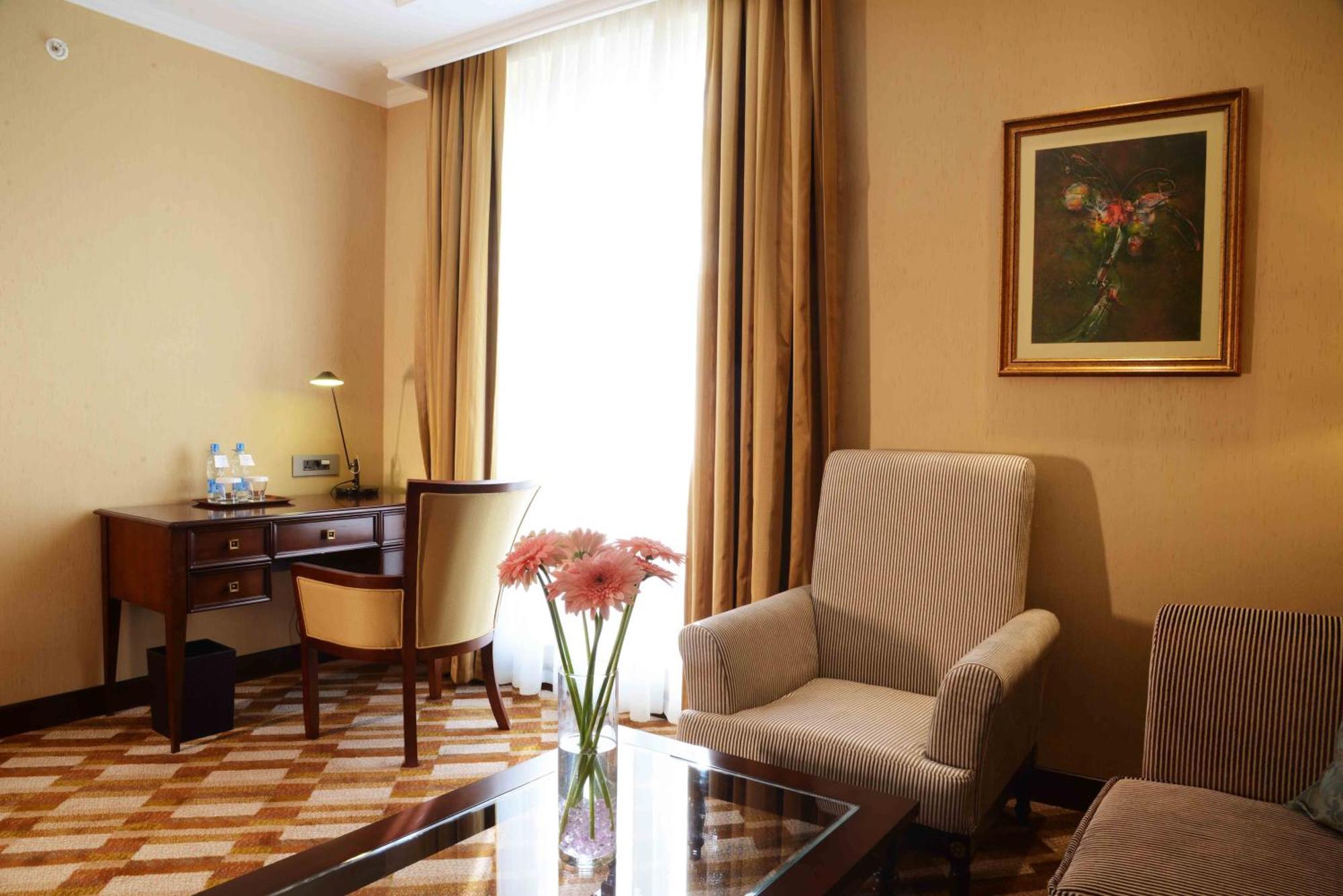 Lotte City Hotels Tashkent Palace Zimmer foto